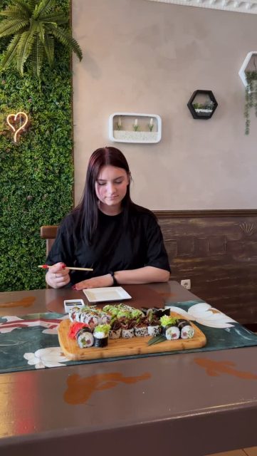 Наш акційний сет настільки смачний, що встояти просто неможливо! 🤤
Цілих 5 ролів за неймовірною ціною - всього 599 гривень! 🔥
Чекаємо на Вас в нашому закладі «Суші-Ма» кожного дня.📌м.Хмільник, вул. Соборності 6 (готель «Де Люкс»)
🚗Замовляй доставку та насолоджуйтесь смаком
📲 096 601 08 01
📲 073 601 08 01
Смачні, улюблені…твої ♥️